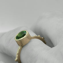 Load image into Gallery viewer, Green Tourmaline 18K Gold Ring
