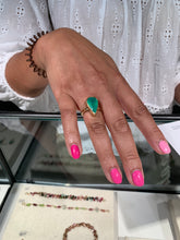 Load image into Gallery viewer, Chrysoprase Gold Ring