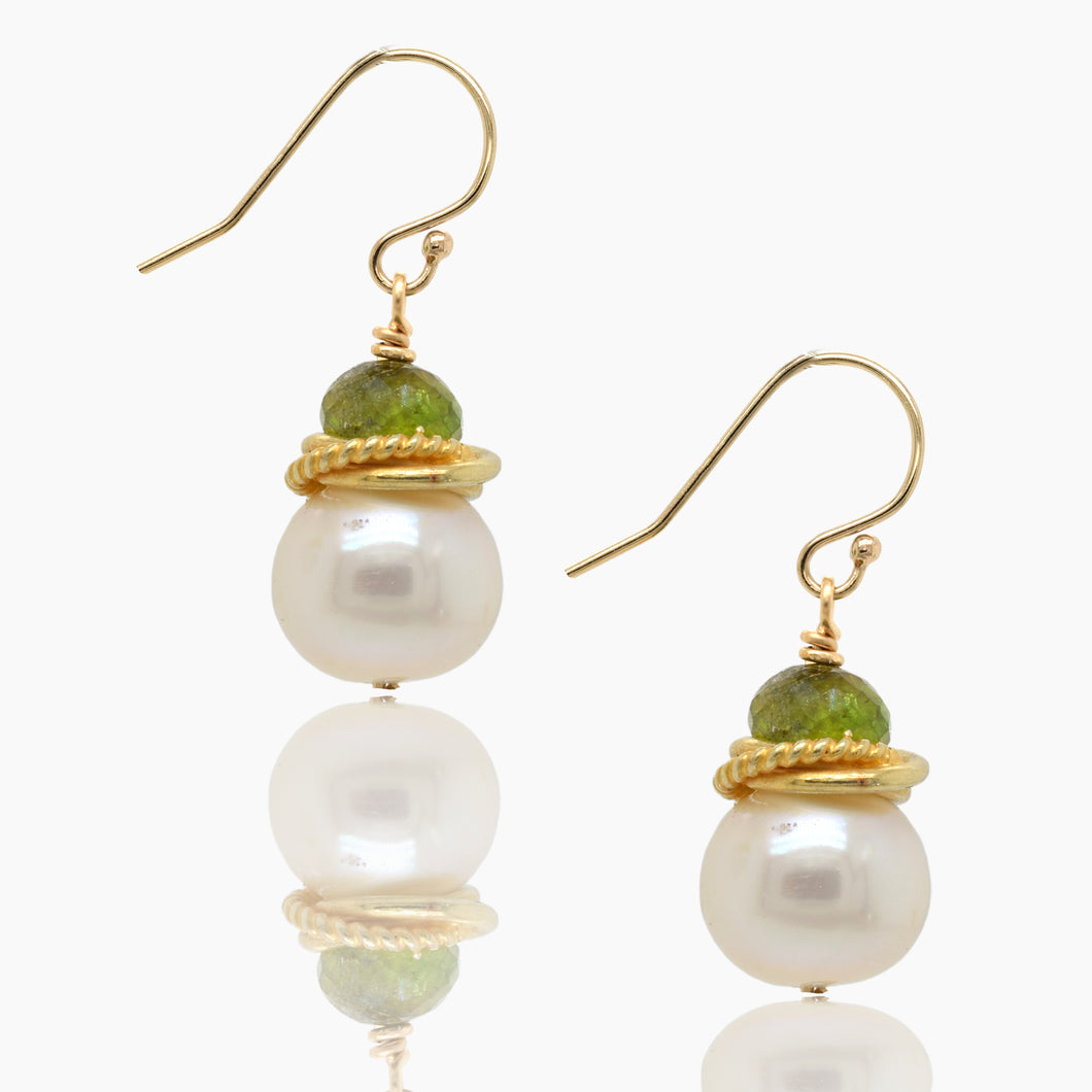 Gold Earring with Pearl and Green Garnet