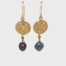 Load and play video in Gallery viewer, Bouton 18K Pearl Earring
